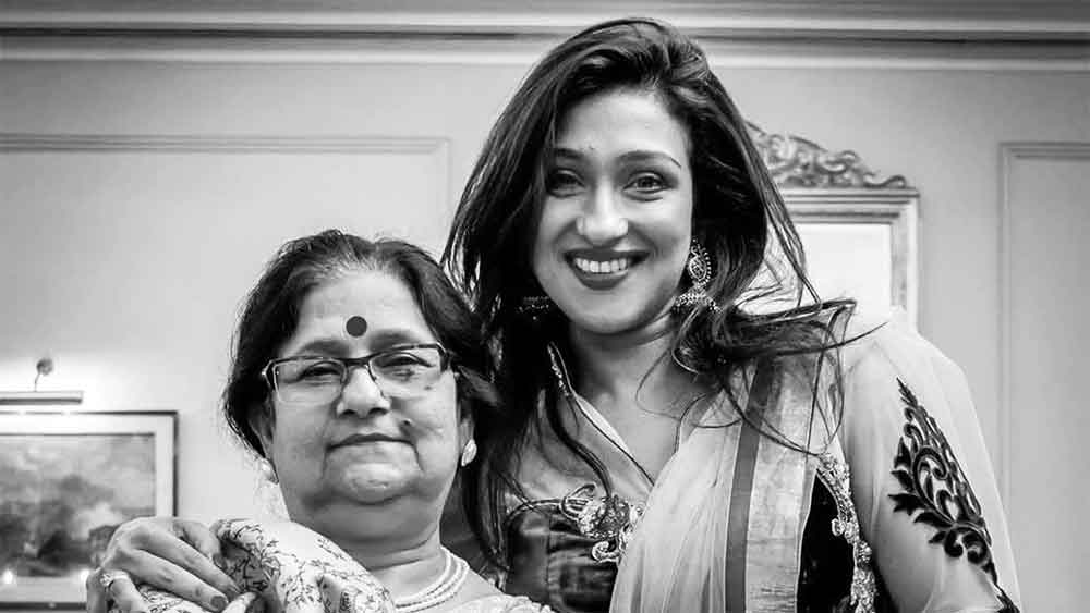 মা হারালেন ঋতুপর্ণা