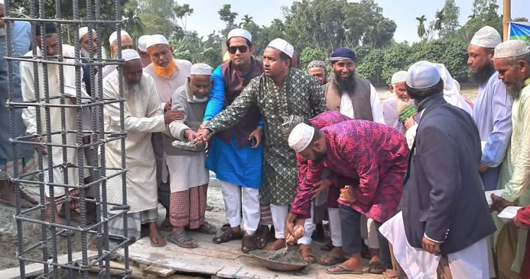 মসজিদের ভিত্তিপ্রস্তর কাজের উদ্বোধন করলেন তরুণ উদ্যোক্তা শান্ত  