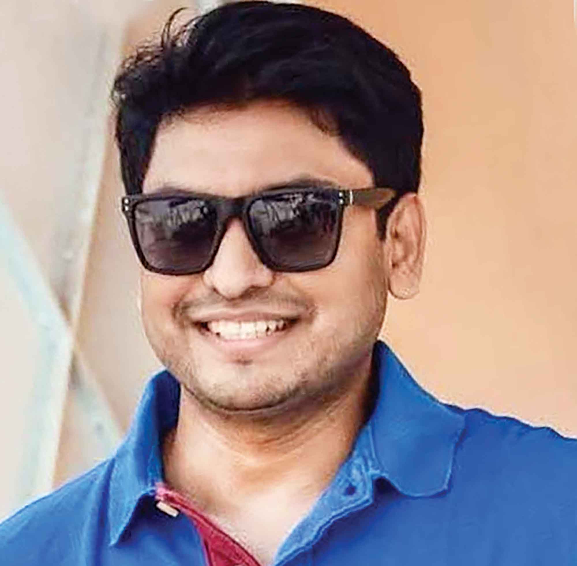 নিজ বাড়িতে গুলিবিদ্ধ অভিনেতা আজাদ