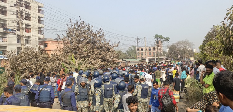 আশুলিয়ায় নারী শ্রমিককে হত্যা : লাশ নিয়ে মহাসড়ক অবরোধ