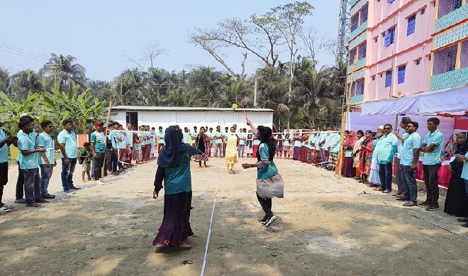 আমতলীতে মেয়েদের ব্যাটমিন্টন প্রতিযোগিতা