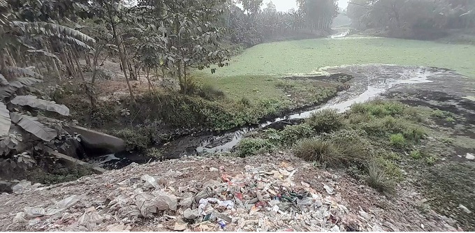 পৌরসভার ড্রেনেজ বর্জ্যে নাব্যতা হারাচ্ছে করতোয়া