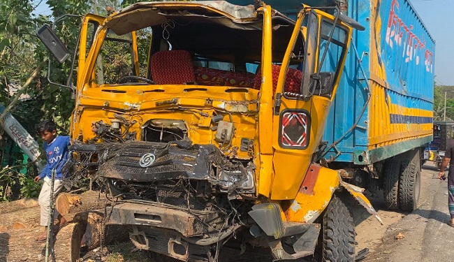 মিরসরাইয়ে ৪ যানবাহনের সংঘর্ষে নিহত ২, আহত ২০