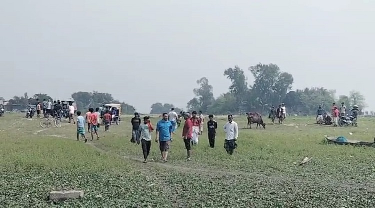 অবৈধ বালু উত্তোলনে বাধা, এলাকাবাসিকে লক্ষ্য করে অর্ধশত রাউন্ড গুলিবর্ষণ!