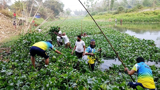 লাকসামে ডাকাতিয়া নদীর তলদেশের প্রতিবন্ধকতা অপসারণ 