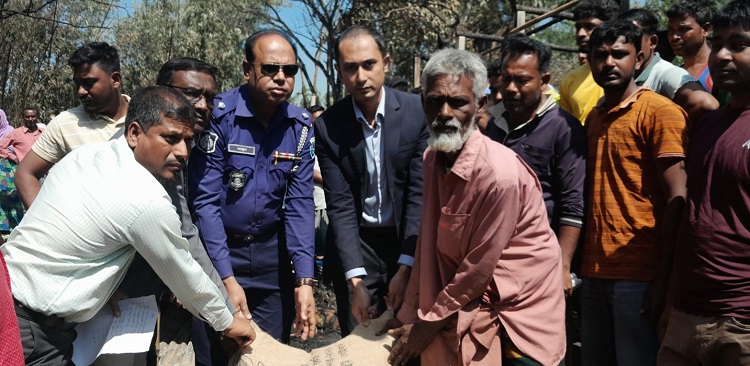 পীরগঞ্জে অগ্নিকাণ্ডে ৯ দিনমজুরের বাড়ি ভস্মিভূত