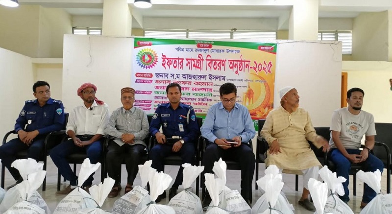 ফেনীর দাগনভুইয়া প্রবাসী ফোরামের ইফতার সামগ্রী বিতরণ