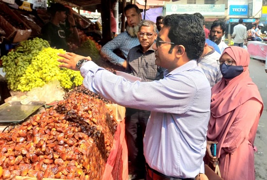 নকলায় বাজার পরিদর্শনে উপজেলা প্রশাসন, ৩ দোকানীকে জরিমানা