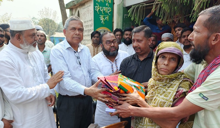 গাজীপুরে অগ্নিকাণ্ডে ক্ষতিগ্রস্ত পরিবারকে সহায়তা প্রদান