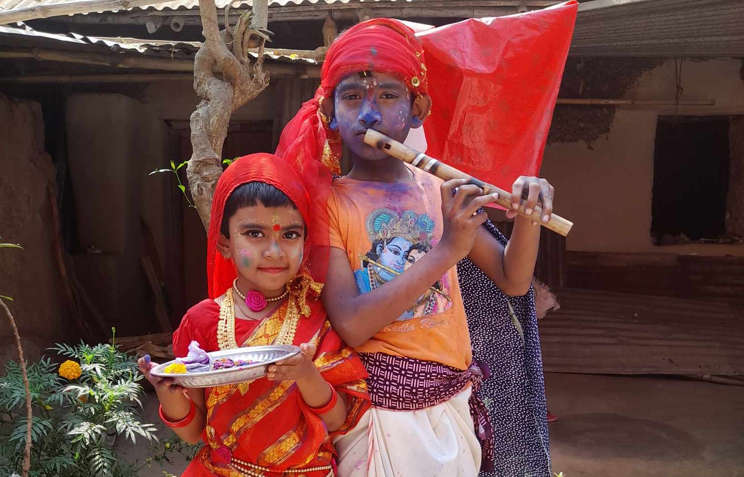 নিয়ামতপুরে সনাতন ধর্মাবলম্বীদের দোল উৎসব উদযাপন 