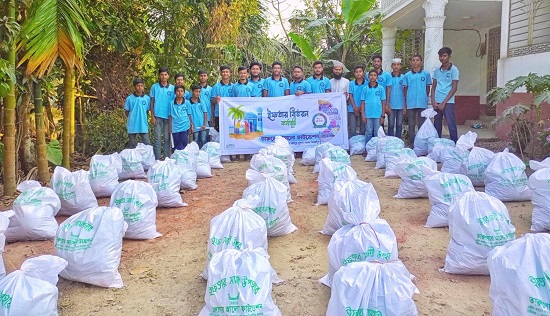 পরশুরামে তারুণ্যের আলো ফাউন্ডেশনের ইফতার সামগ্রী বিতরণ