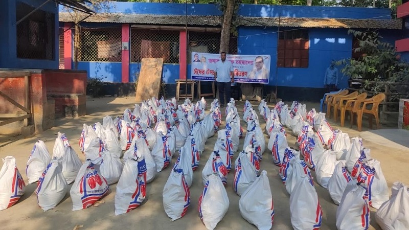 শিবচরে ছাত্রদল নেতার ব্যতিক্রম উদ্যোগে ঈদ উপহার বিতরণ