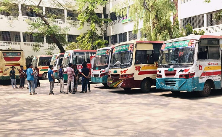 জবি শিক্ষার্থীকে মারধর করায় গাবতলী লিমিটেডের ১০ বাস আটক 