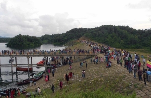 বসন্ত আর ভ্যালেন্টাইনে সাজছে মহামায়া